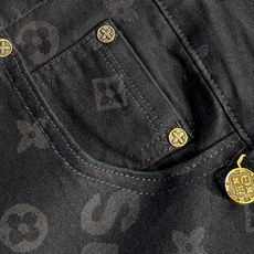 🔥LV 路易威登 秋冬最新品牛仔裤🔥专柜热销款 品味与价值共享 身穿着非常舒适 低调不失奢华 穿出去非常 🔥LV 路易威登 秋冬最新品牛仔裤🔥专柜热销款 品味与价值共享 身穿着非常舒适 低调不失奢华 穿出去非常