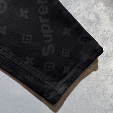 🔥LV 路易威登 秋冬最新品牛仔裤🔥专柜热销款 品味与价值共享 身穿着非常舒适 低调不失奢华 穿出去非常 🔥LV 路易威登 秋冬最新品牛仔裤🔥专柜热销款 品味与价值共享 身穿着非常舒适 低调不失奢华 穿出去非常