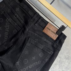 🔥LV 路易威登 秋冬最新品牛仔裤🔥专柜热销款 品味与价值共享 身穿着非常舒适 低调不失奢华 穿出去非常 🔥LV 路易威登 秋冬最新品牛仔裤🔥专柜热销款 品味与价值共享 身穿着非常舒适 低调不失奢华 穿出去非常