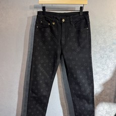 🔥LV 路易威登 秋冬最新品牛仔裤🔥专柜热销款 品味与价值共享 身穿着非常舒适 低调不失奢华 穿出去非常 🔥LV 路易威登 秋冬最新品牛仔裤🔥专柜热销款 品味与价值共享 身穿着非常舒适 低调不失奢华 穿出去非常