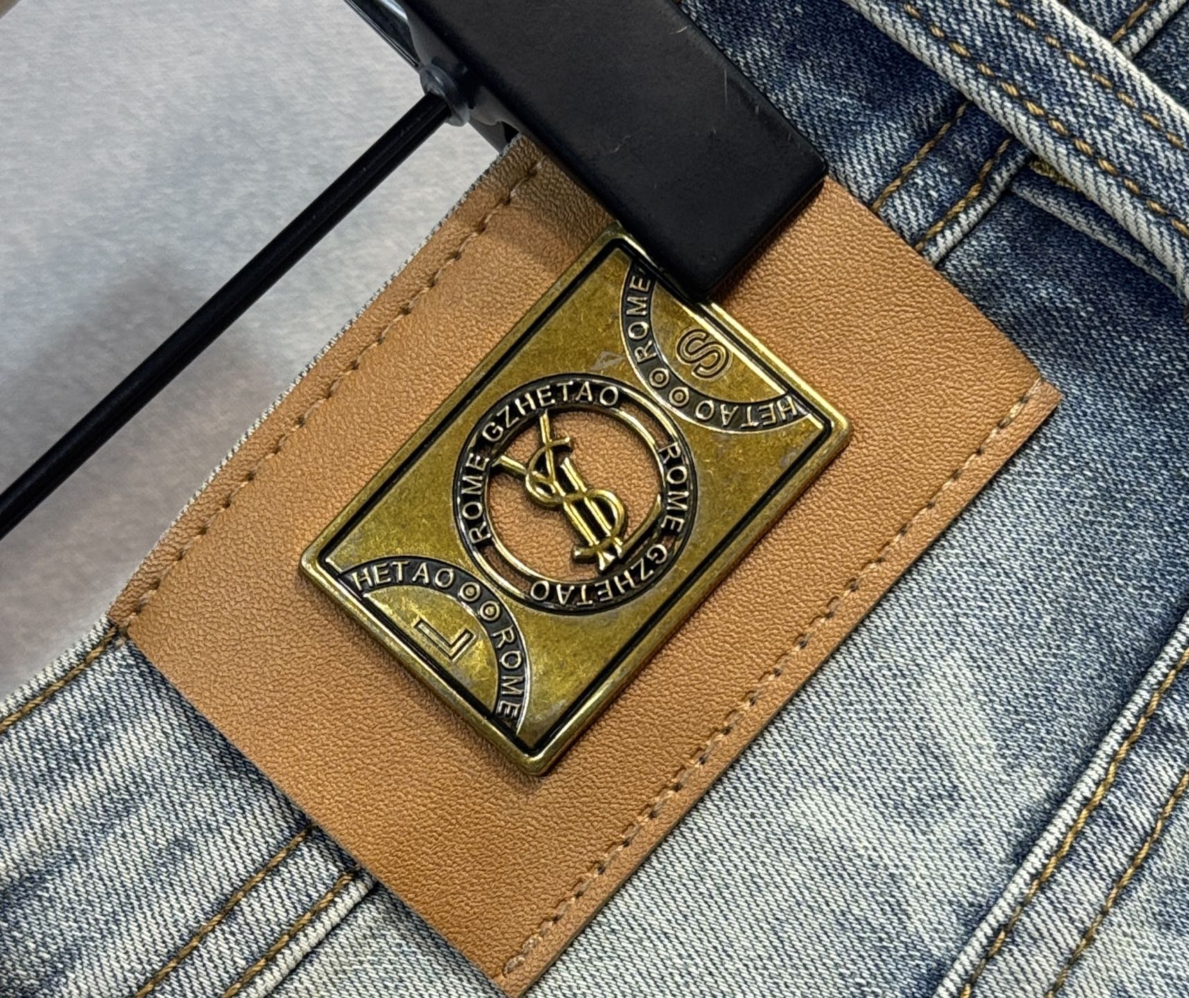 🔥YSL 罗意威 秋冬最新品牛仔裤🔥专柜热销款 品味与价值共享 身穿着非常舒适 低调不失奢华 穿出去非常