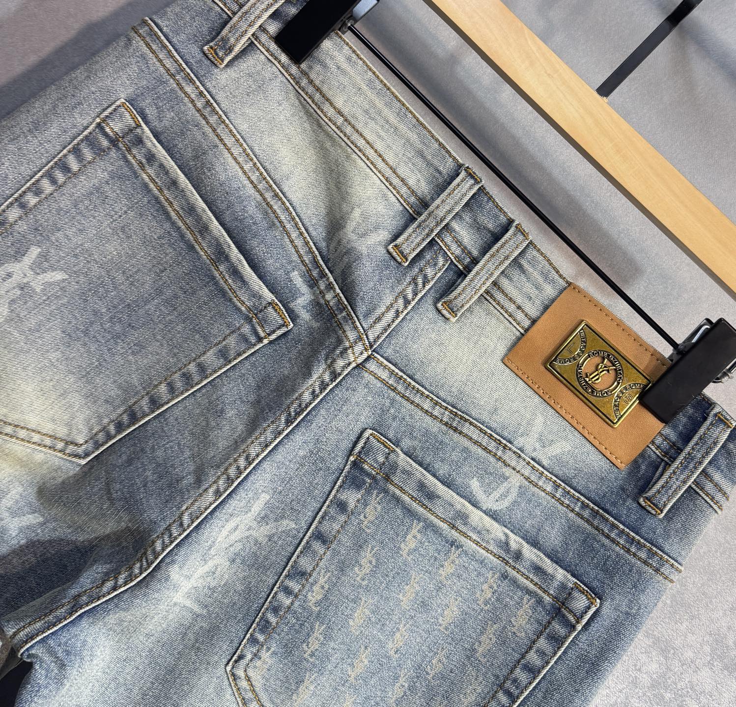 🔥YSL 罗意威 秋冬最新品牛仔裤🔥专柜热销款 品味与价值共享 身穿着非常舒适 低调不失奢华 穿出去非常
