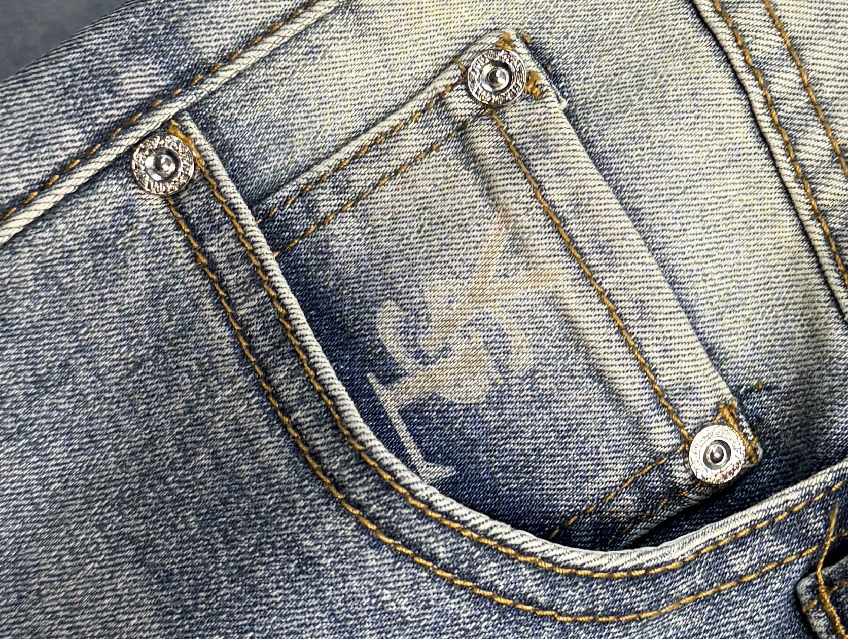 🔥YSL 罗意威 秋冬最新品牛仔裤🔥专柜热销款 品味与价值共享 身穿着非常舒适 低调不失奢华 穿出去非常