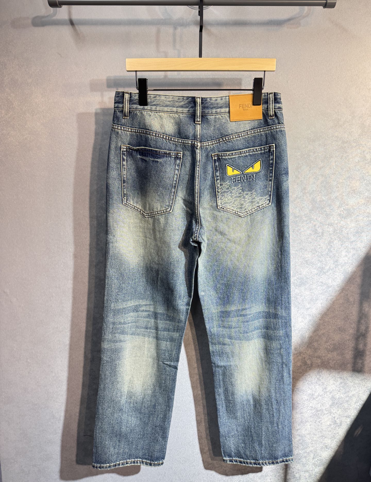 🔥FENDI 芬迪 秋冬新款牛仔裤🔥专柜热销款 品味与价值共享 身穿着非常舒适 低调不失奢华 穿出去非常