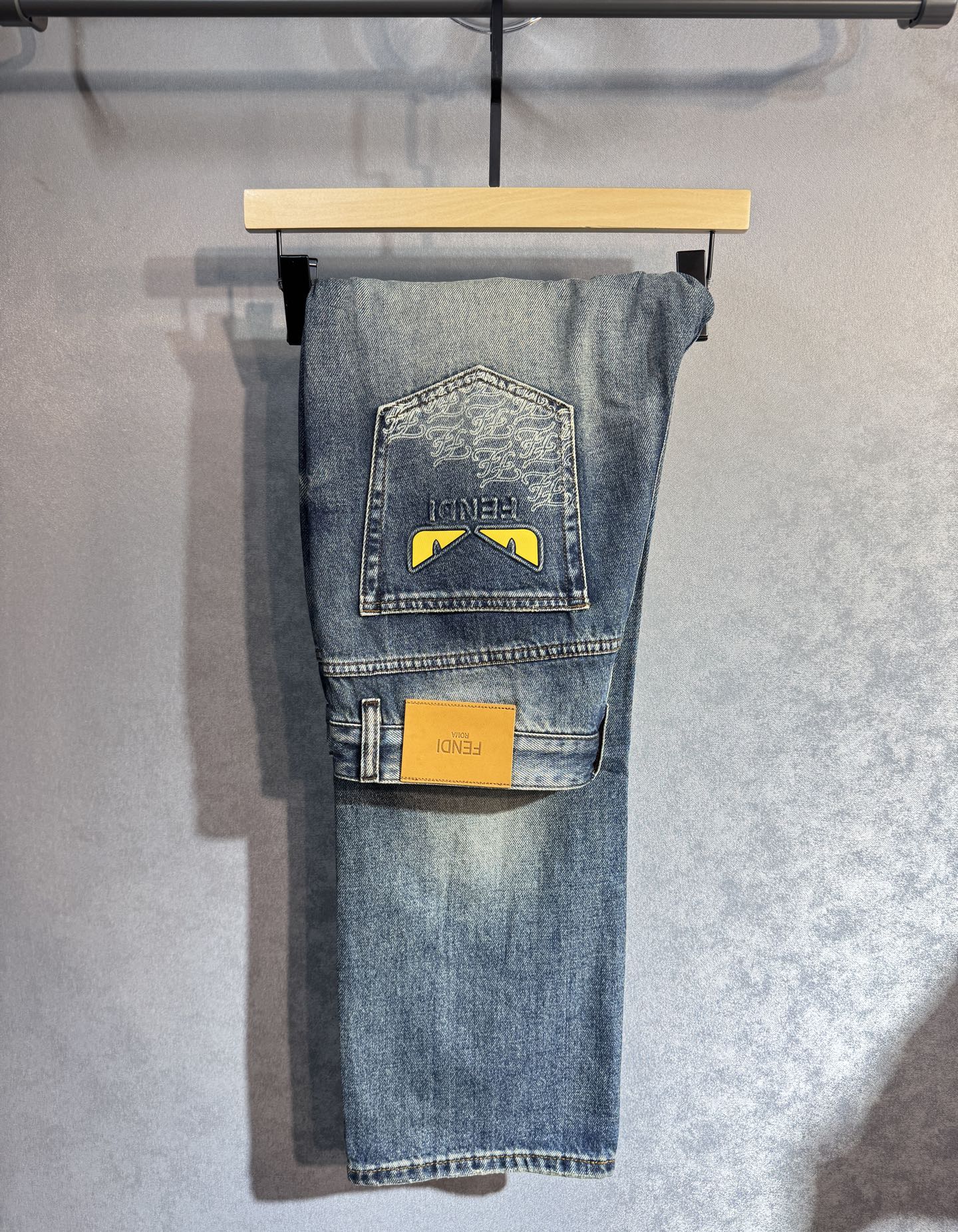 🔥FENDI 芬迪 秋冬新款牛仔裤🔥专柜热销款 品味与价值共享 身穿着非常舒适 低调不失奢华 穿出去非常