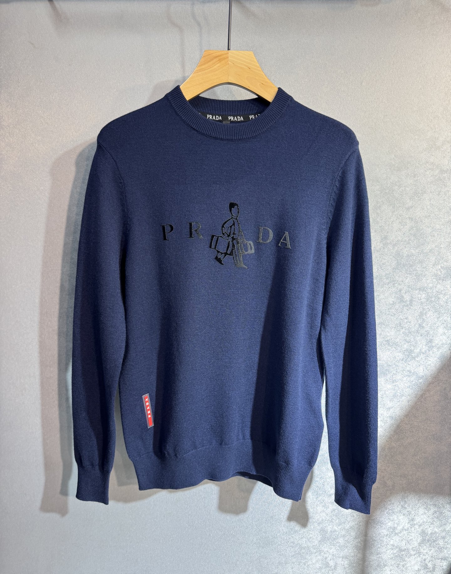 NO:514367,PRADA new autumn and winter sweaters autumn and winter high-quality imported Italian fabrics, high-density knitted, fashionable and versatile sweaters, very handsome. Classic Logo logo is more durable and less likely to deform. The counter style and various styles can be easily held. The classic fashion model that has been sought after in 308 has become popular all over the world!  Color Black White Blue Coffee. Code M-4XL (please report height and weight if you place an order), prada, prada, sweaters, alexander wang19860909PRADA 普拉达 秋冬新款毛衣秋冬 高品质意大利进口面料,高密度针织,时尚百搭毛衣,帅气十足.经典Logo标志 更耐穿更加不易变形,专柜版型,各种风格都能轻松Hold住,308年年被追捧的经典时尚款 已经风靡全球！颜色 黑色 白色 蓝色 咖色 .码数M-4XL(下单请报身高体重),,prada,prada,sweaters,alexander wang,Men's clothing