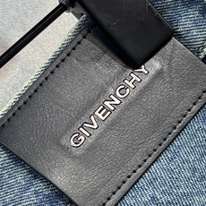 🔥GIVENCHY 纪梵希 25年秋冬新品阔腿牛仔裤🔥专柜热销款 品味与价值共享 身穿着非常舒适 低调不 🔥GIVENCHY 纪梵希 25年秋冬新品阔腿牛仔裤🔥专柜热销款 品味与价值共享 身穿着非常舒适 低调不