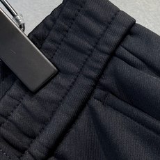 🔥ZEGNA 杰尼亚 25年秋冬新品休闲裤🔥专柜热销款 品味与价值共享 身穿着非常舒适 低调不失奢华 穿 🔥ZEGNA 杰尼亚 25年秋冬新品休闲裤🔥专柜热销款 品味与价值共享 身穿着非常舒适 低调不失奢华 穿