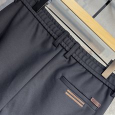🔥ZEGNA 杰尼亚 25年秋冬新品休闲裤🔥专柜热销款 品味与价值共享 身穿着非常舒适 低调不失奢华 穿 🔥ZEGNA 杰尼亚 25年秋冬新品休闲裤🔥专柜热销款 品味与价值共享 身穿着非常舒适 低调不失奢华 穿