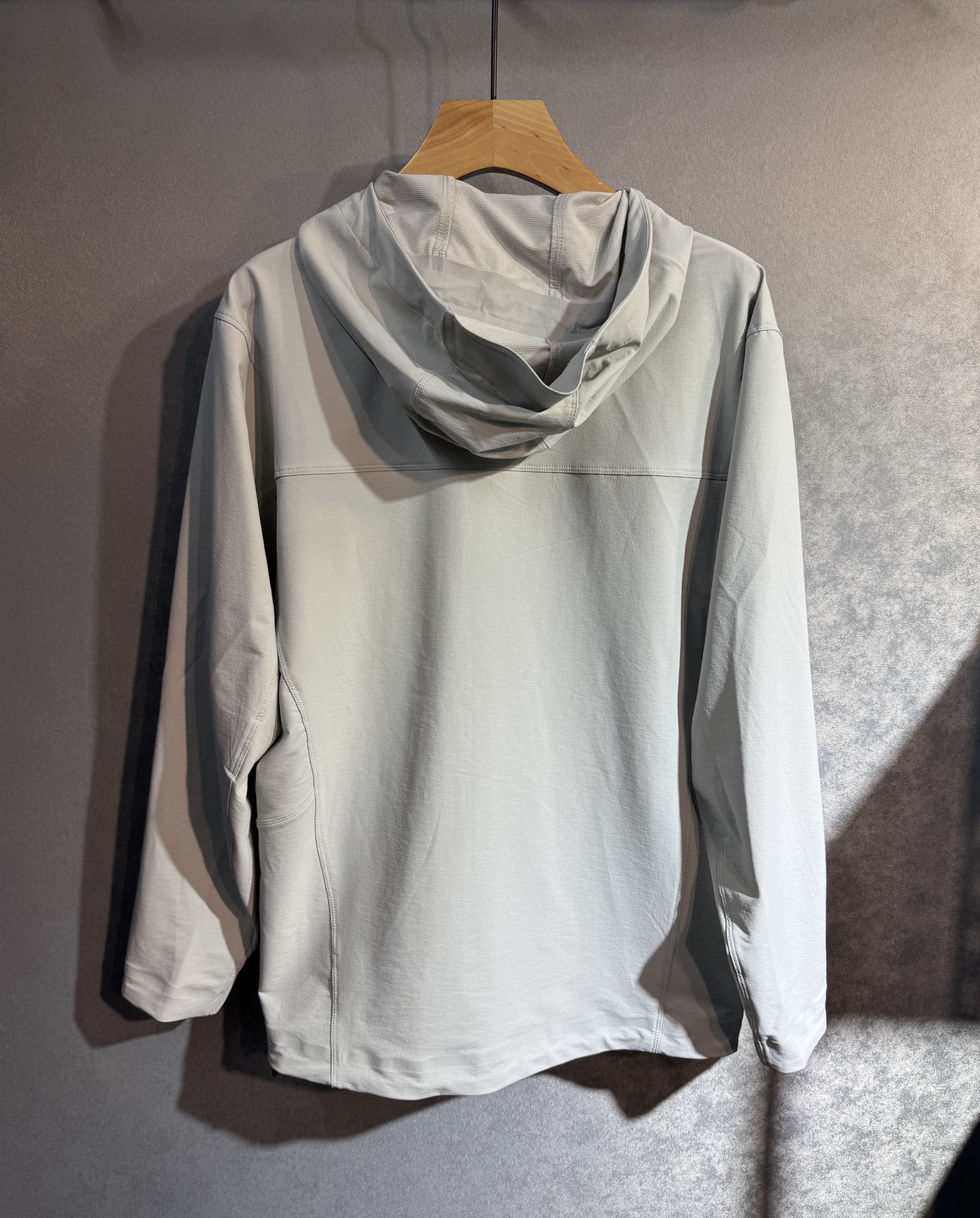 🔥始祖鸟 2025新款秋冬男士新品 防风防雨夹克冲锋衣！连帽外套更是秋冬衣橱里必不可少的一件，百搭单品。