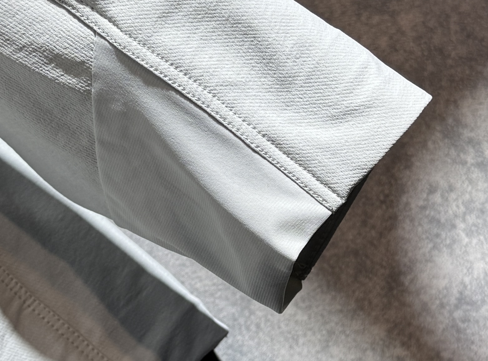 🔥始祖鸟 2025新款秋冬男士新品 防风防雨夹克冲锋衣！连帽外套更是秋冬衣橱里必不可少的一件，百搭单品。