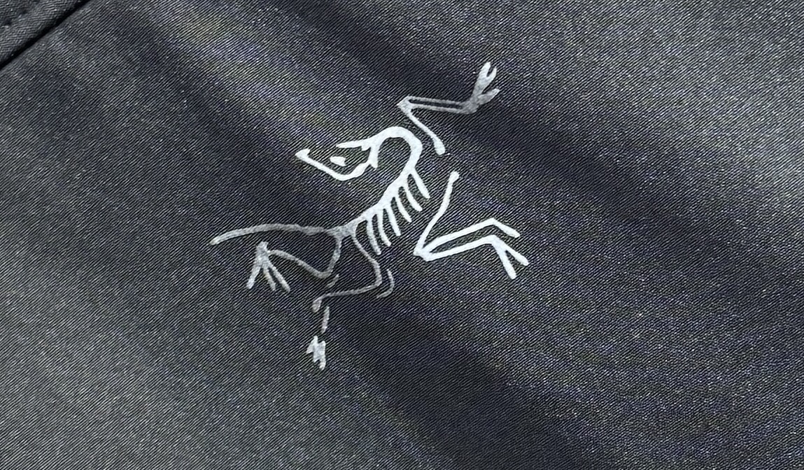 🔥始祖鸟 2025新款秋冬男士新品 防风防雨夹克冲锋衣！连帽外套更是秋冬衣橱里必不可少的一件，百搭单品。