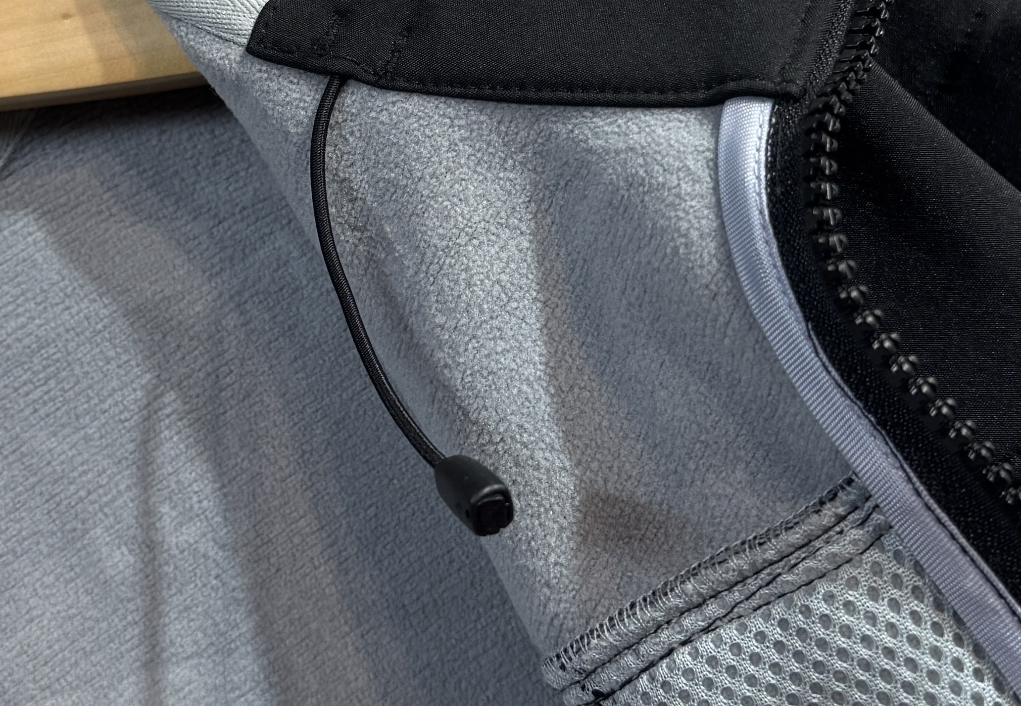 🔥始祖鸟 2025新款秋冬男士新品 防风防雨夹克冲锋衣！连帽外套更是秋冬衣橱里必不可少的一件，百搭单品。