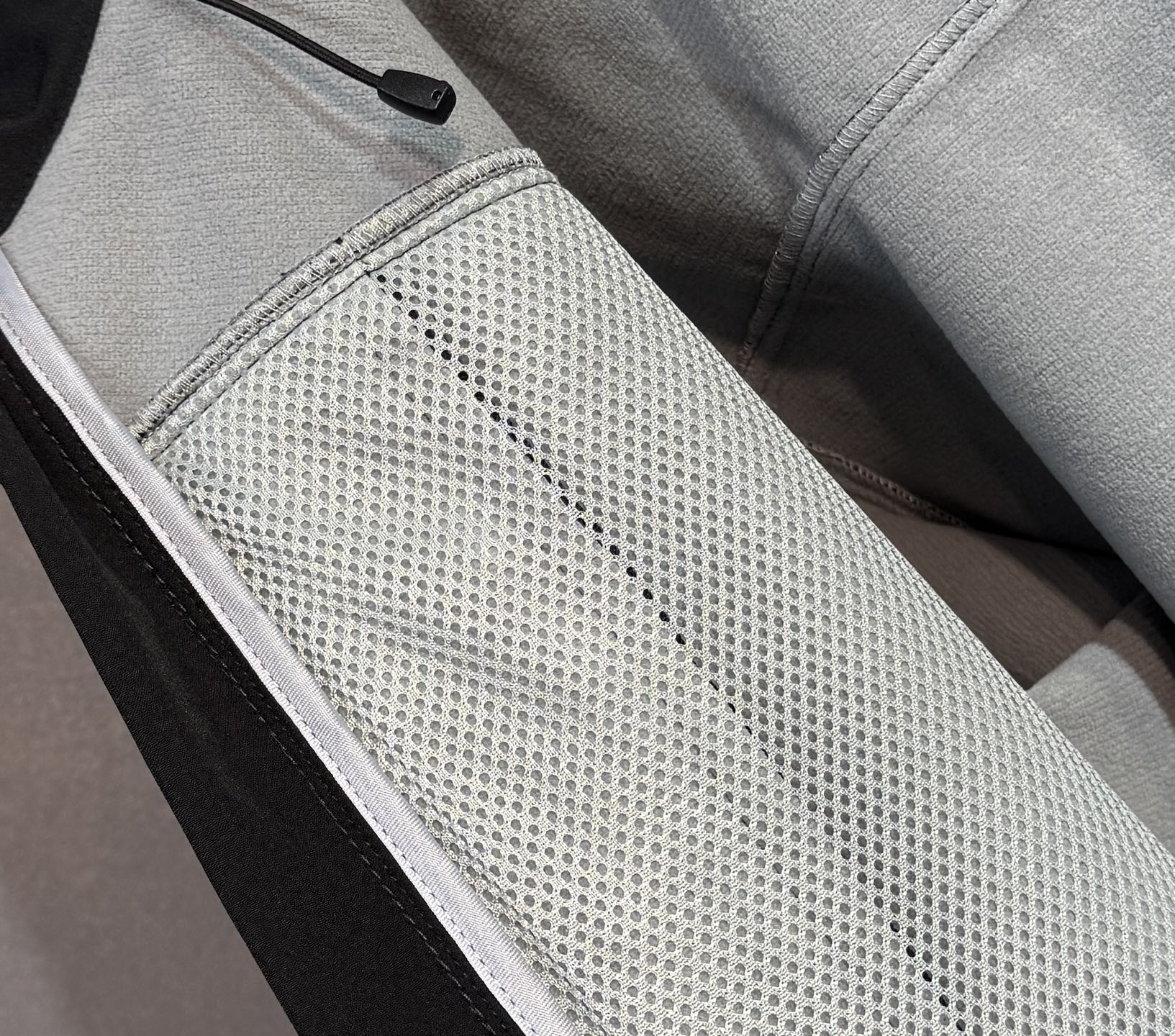 🔥始祖鸟 2025新款秋冬男士新品 防风防雨夹克冲锋衣！连帽外套更是秋冬衣橱里必不可少的一件，百搭单品。