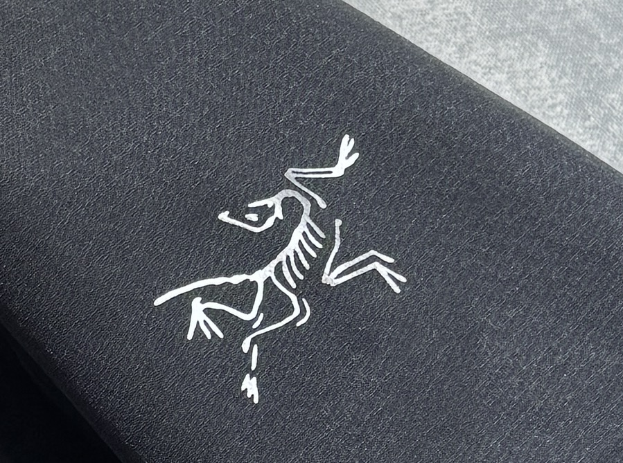 🔥始祖鸟 2025新款秋冬男士新品 防风防雨夹克冲锋衣！连帽外套更是秋冬衣橱里必不可少的一件，百搭单品。