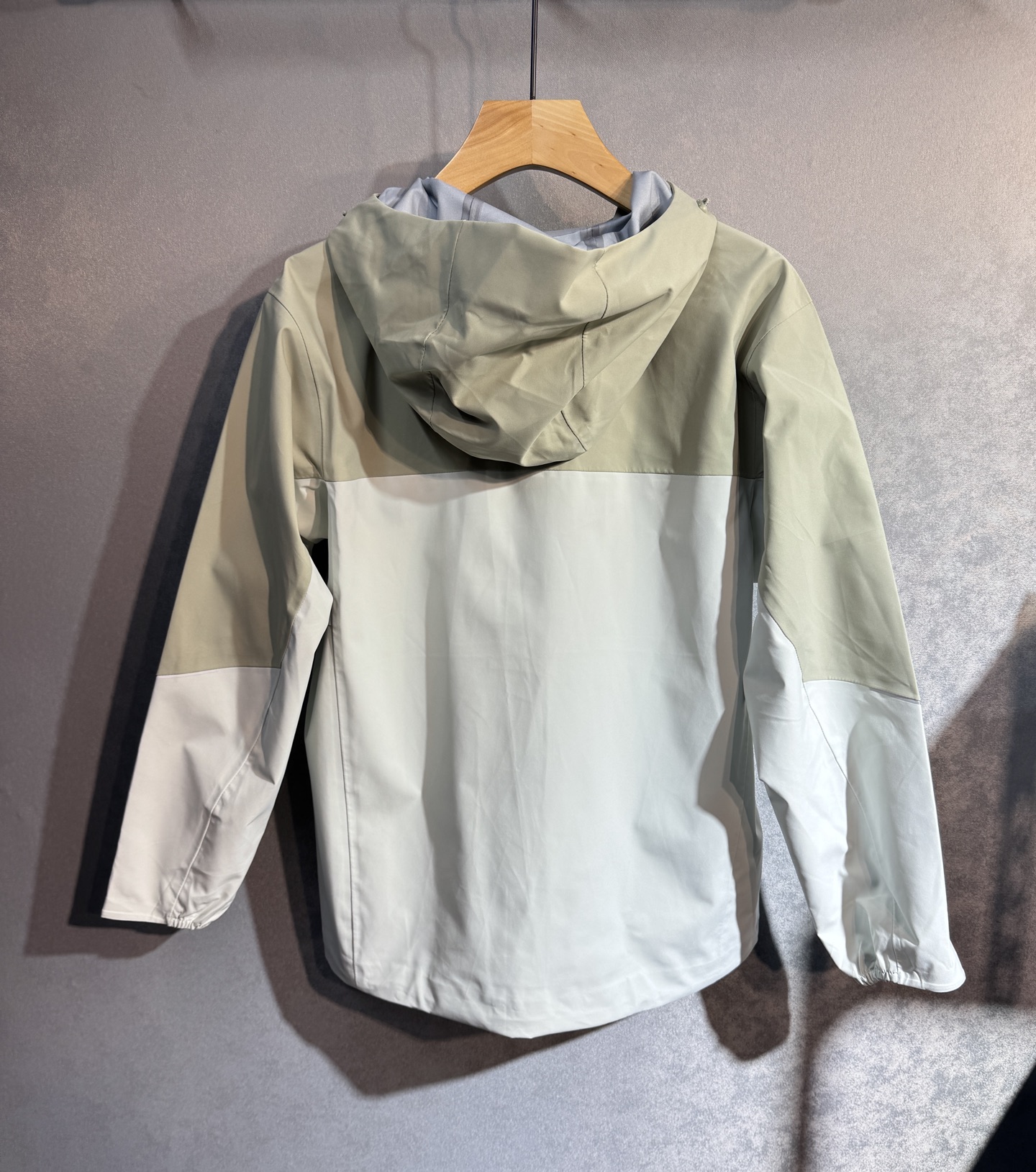 🔥始祖鸟 2025最新款秋冬男士新品 防风防雨夹克冲锋衣！连帽外套更是秋冬衣橱里必不可少的一件！胸口标志