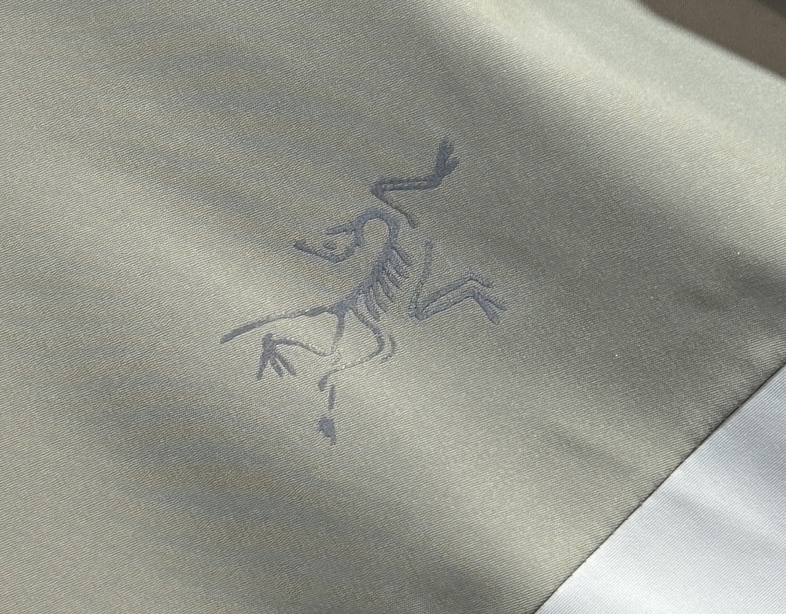 🔥始祖鸟 2025最新款秋冬男士新品 防风防雨夹克冲锋衣！连帽外套更是秋冬衣橱里必不可少的一件！胸口标志