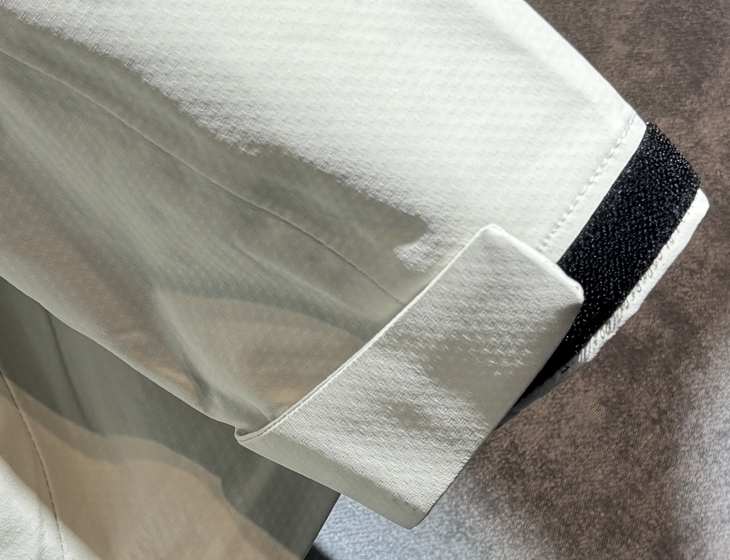 🔥始祖鸟 2025新款秋冬男士新品 防风防雨夹克冲锋衣！连帽外套更是秋冬衣橱里必不可少的一件，百搭单品。