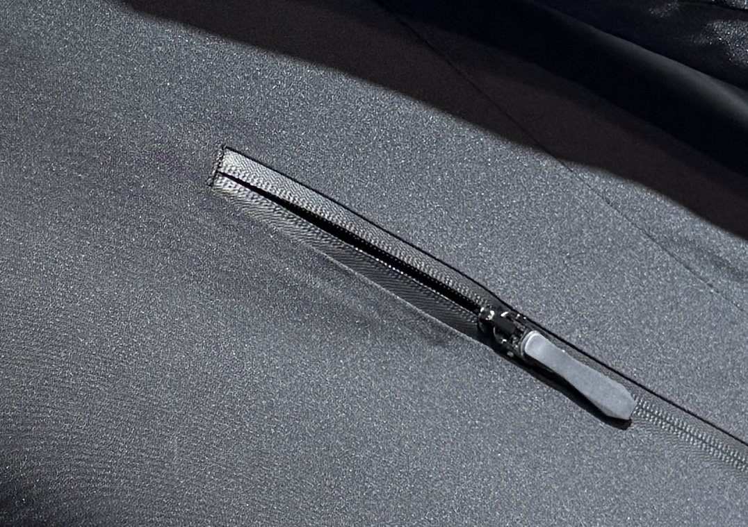 🔥始祖鸟 2025新款秋冬男士新品 防风防雨夹克冲锋衣！连帽外套更是秋冬衣橱里必不可少的一件，百搭单品。