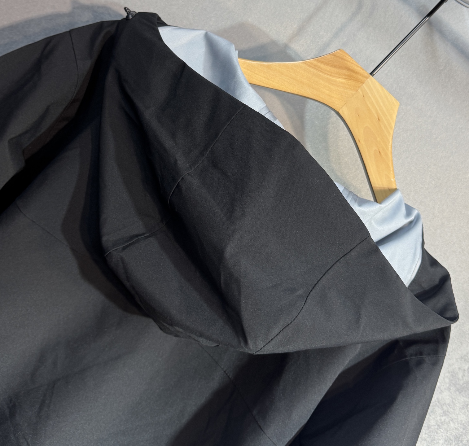 🔥始祖鸟 2025新款秋冬男士新品 防风防雨夹克冲锋衣！连帽外套更是秋冬衣橱里必不可少的一件，百搭单品。