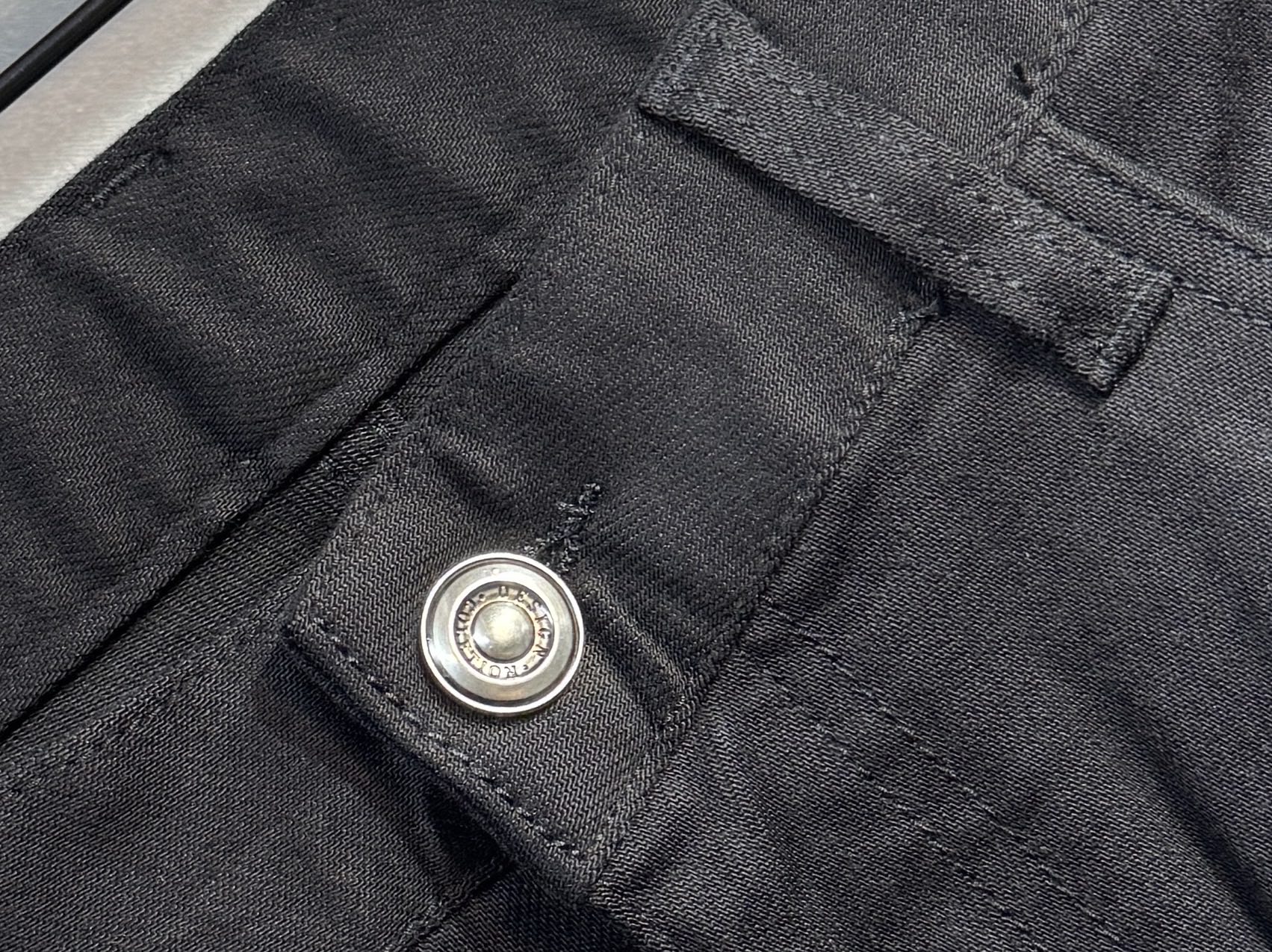🔥PRADA 普拉达 秋季新款牛仔裤🔥专柜热销款 品味与价值共享 身穿着非常舒适 低调不失奢华 穿出去非