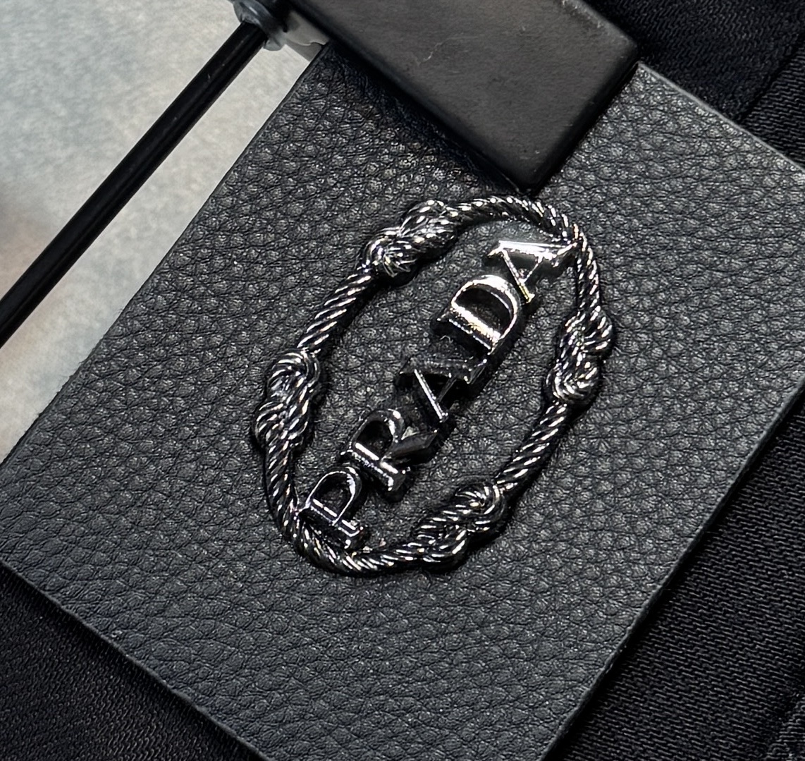 🔥PRADA 普拉达 秋季新款牛仔裤🔥专柜热销款 品味与价值共享 身穿着非常舒适 低调不失奢华 穿出去非