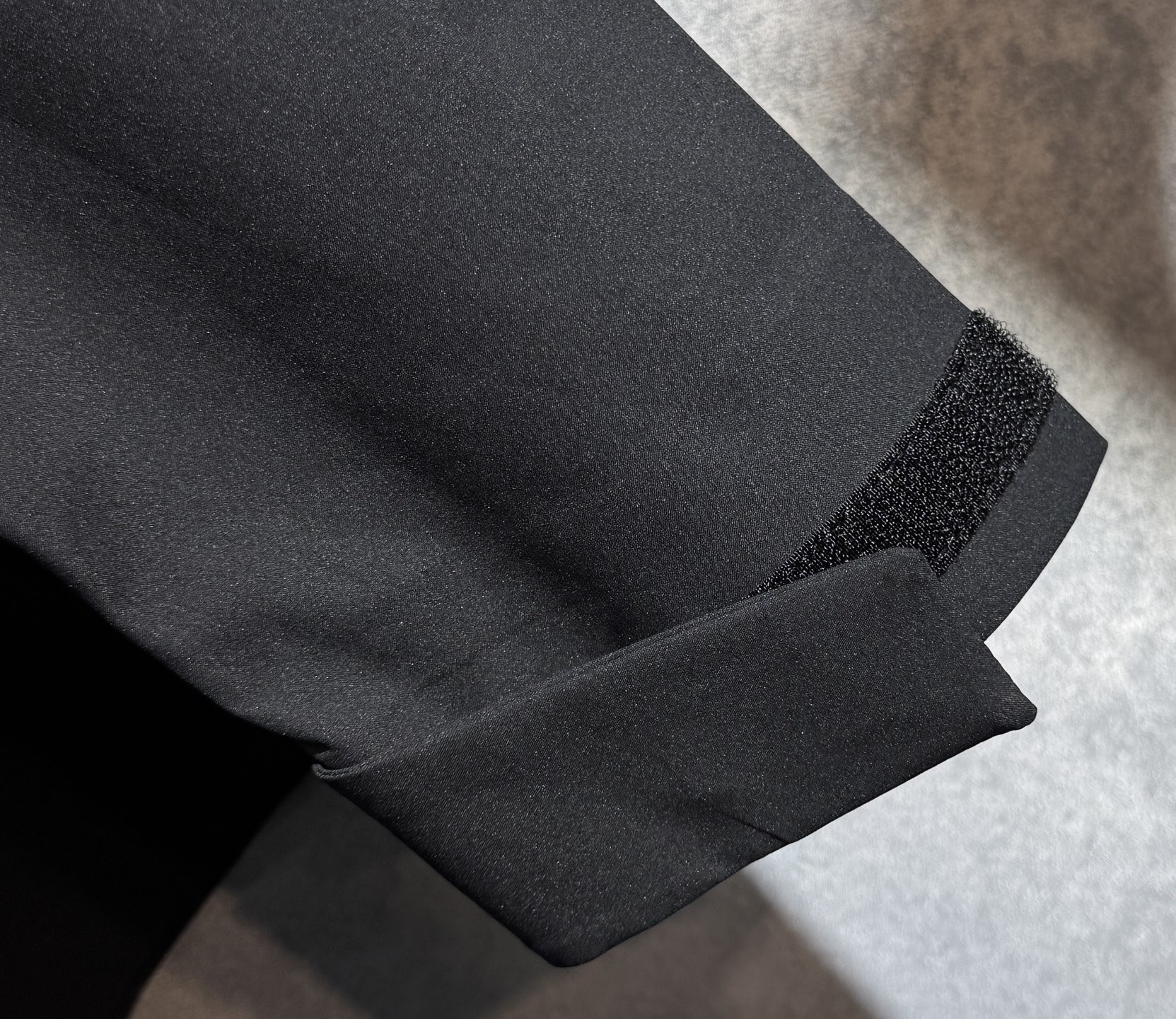 🔥始祖鸟 2025新款秋冬男士新品 防风防雨夹克冲锋衣！连帽外套更是秋冬衣橱里必不可少的一件，百搭单品。