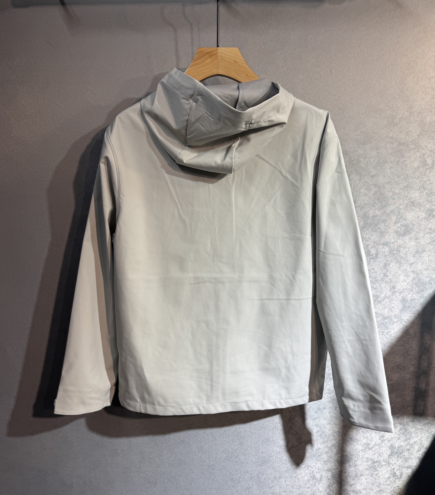 🔥始祖鸟 2025新款秋冬男士新品 防风防雨夹克冲锋衣！连帽外套更是秋冬衣橱里必不可少的一件，百搭单品。