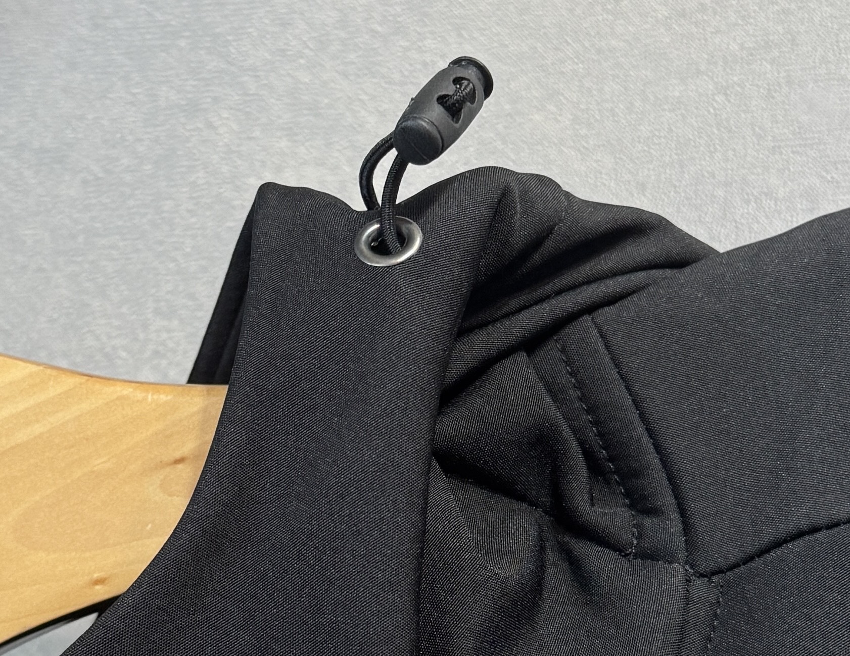 🔥始祖鸟 2025新款秋冬男士新品 防风防雨夹克冲锋衣！连帽外套更是秋冬衣橱里必不可少的一件，百搭单品。