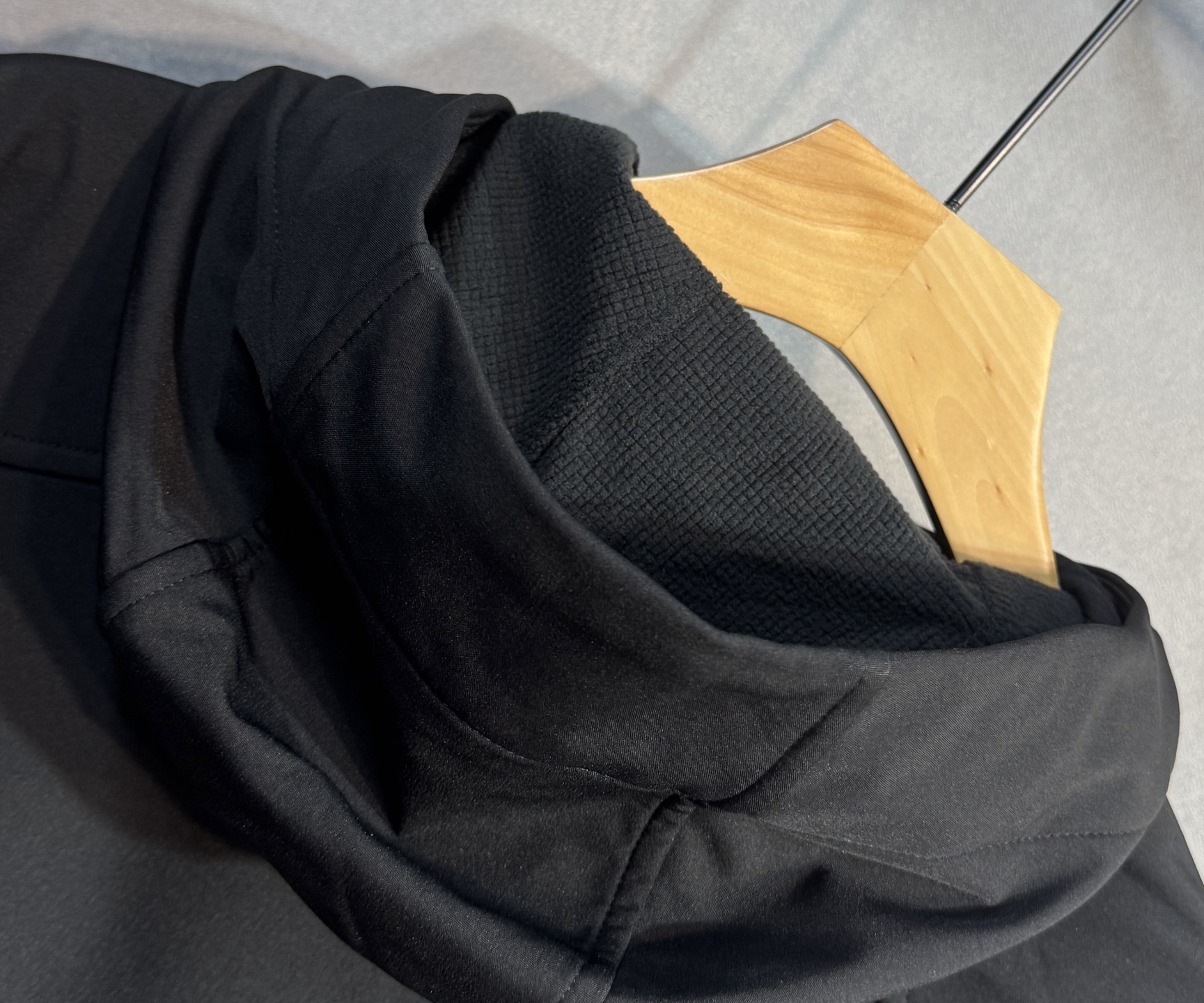 🔥始祖鸟 2025新款秋冬男士新品 防风防雨夹克冲锋衣！连帽外套更是秋冬衣橱里必不可少的一件，百搭单品。