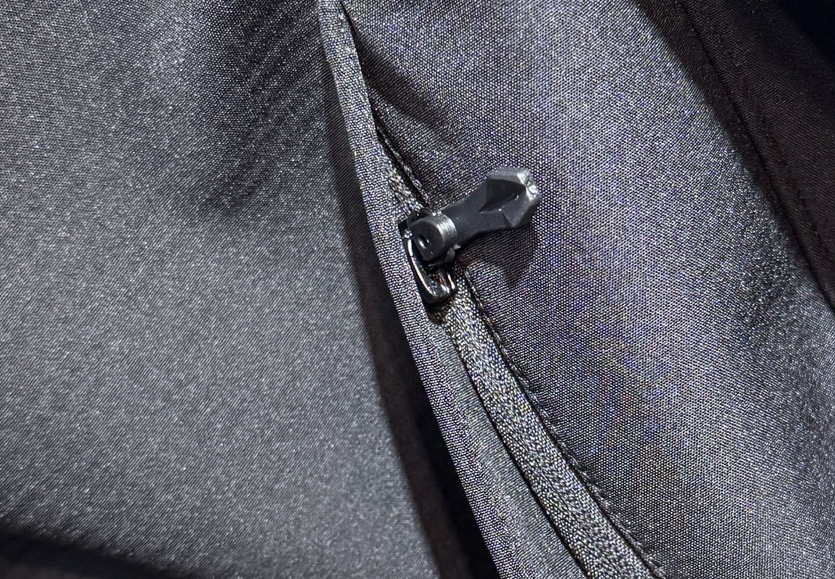 🔥始祖鸟 2025新款秋冬男士新品 防风防雨夹克冲锋衣！连帽外套更是秋冬衣橱里必不可少的一件，百搭单品。