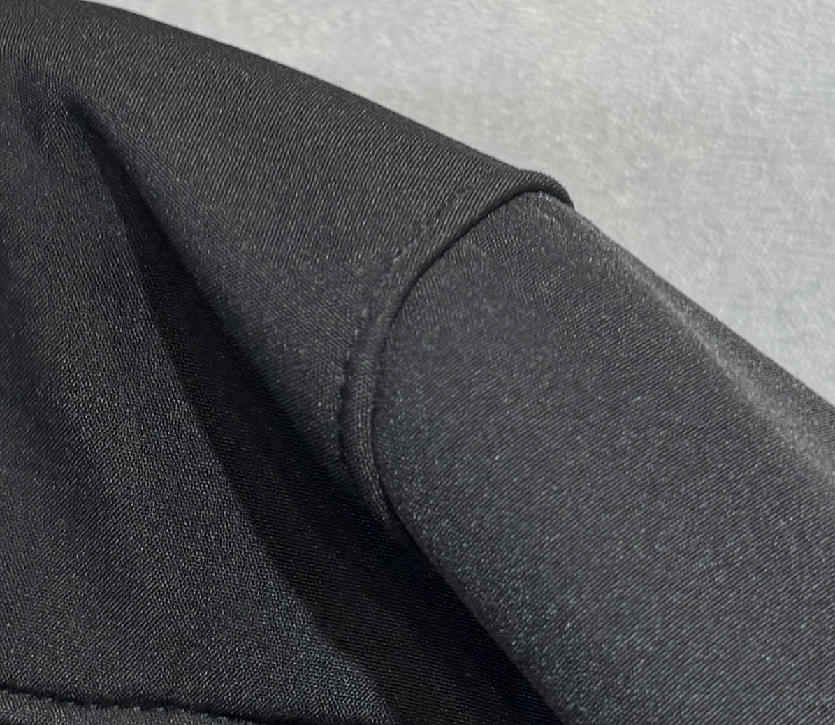 🔥始祖鸟 2025新款秋冬男士新品 防风防雨夹克冲锋衣！连帽外套更是秋冬衣橱里必不可少的一件，百搭单品。