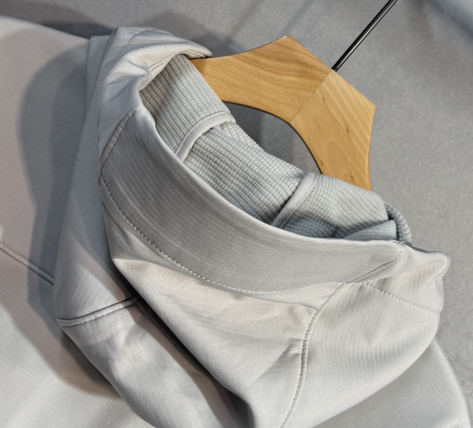 🔥始祖鸟 2025新款秋冬男士新品 防风防雨夹克冲锋衣！连帽外套更是秋冬衣橱里必不可少的一件，百搭单品。