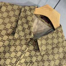 🔥GUCCI 古奇 2025FW秋冬新品外套 该款夹克外层超柔聚酯纤维防风防水,功能与时尚型兼具。100 🔥GUCCI 古奇 2025FW秋冬新品外套 该款夹克外层超柔聚酯纤维防风防水,功能与时尚型兼具。100