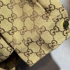🔥GUCCI 古奇 2025FW秋冬新品外套 该款夹克外层超柔聚酯纤维防风防水,功能与时尚型兼具。100 🔥GUCCI 古奇 2025FW秋冬新品外套 该款夹克外层超柔聚酯纤维防风防水,功能与时尚型兼具。100