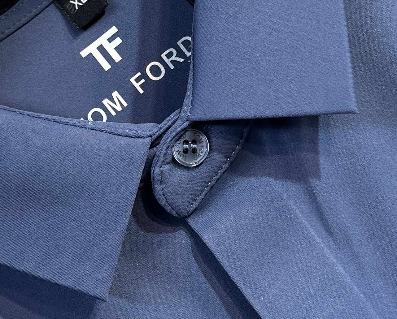 🔥TF 2025秋冬新款长袖衬衫 高品质意大利定制面料，抗皱透气舒适，高密度制作，时尚百搭，帅气十足。经
