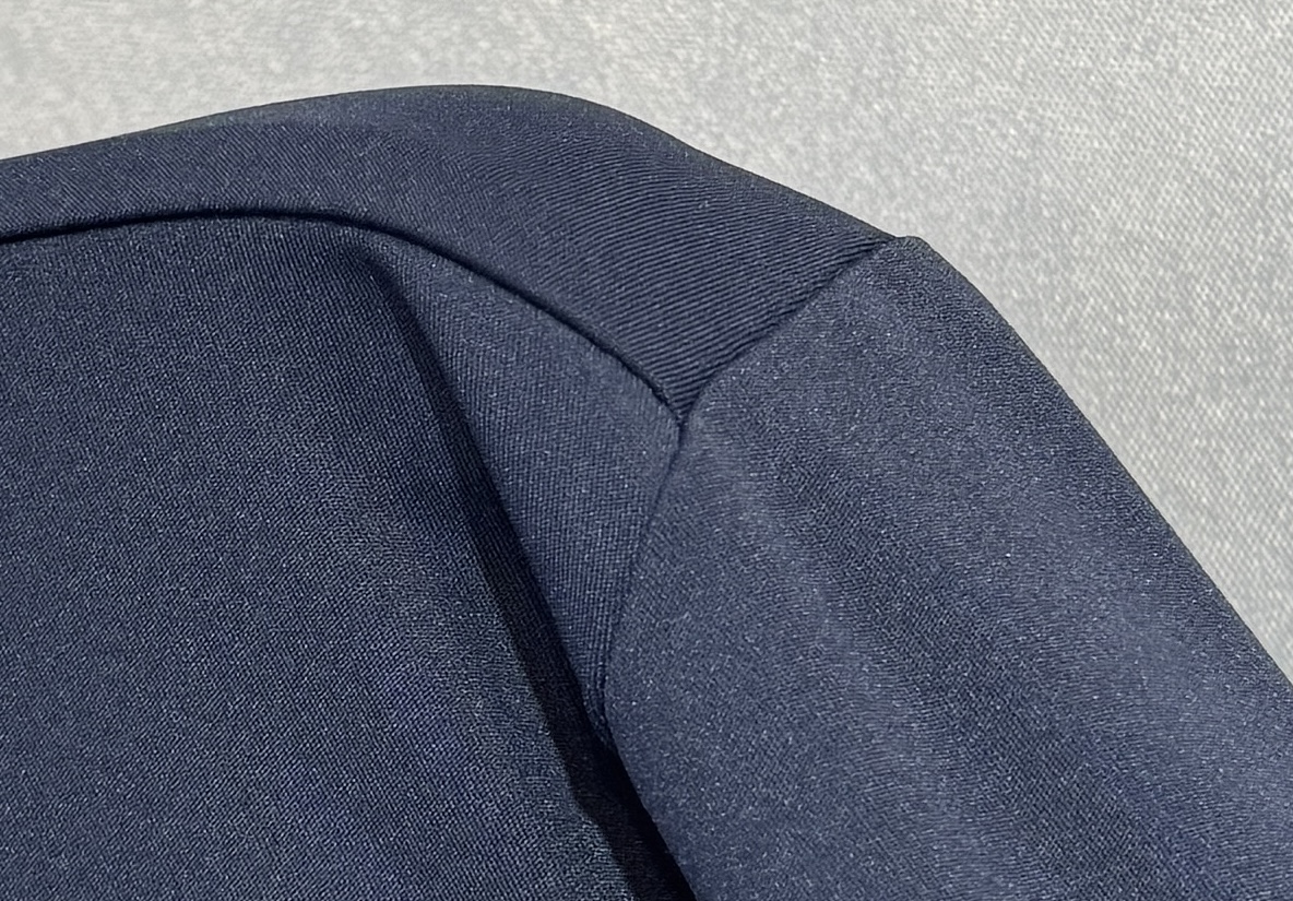 🔥KITON 2025秋冬新款长袖衬衫 高品质意大利定制面料，抗皱透气舒适，高密度制作，时尚百搭，帅气十