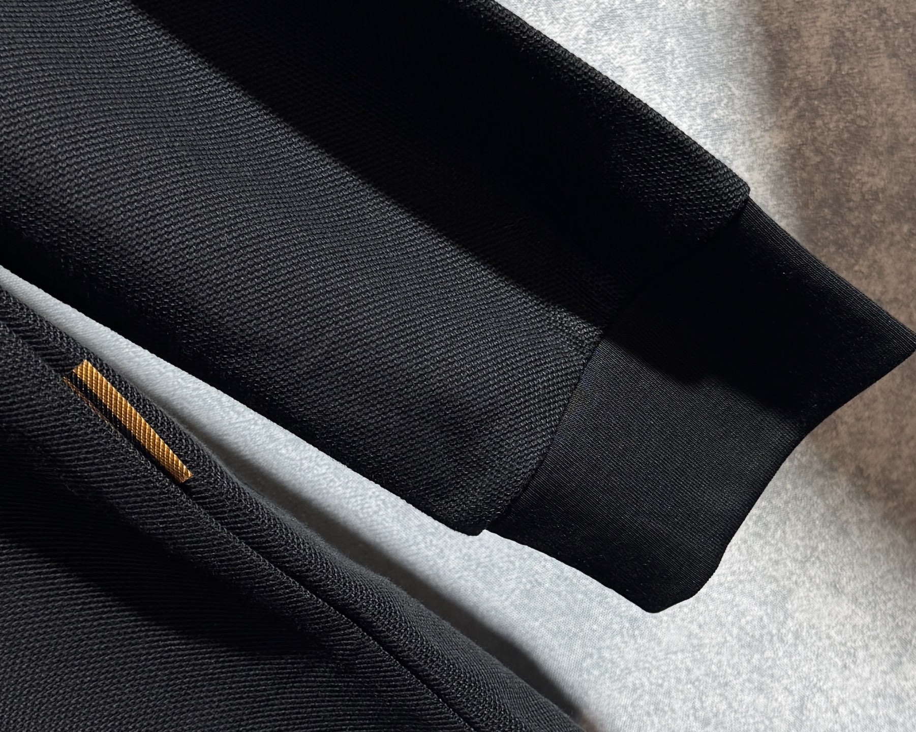 🔥ZEGNA 杰尼亚 25SS新款秋冬长袖 最高版本客供定制高端朱地面料简单时尚款，螺纹拼色螺纹配色超级