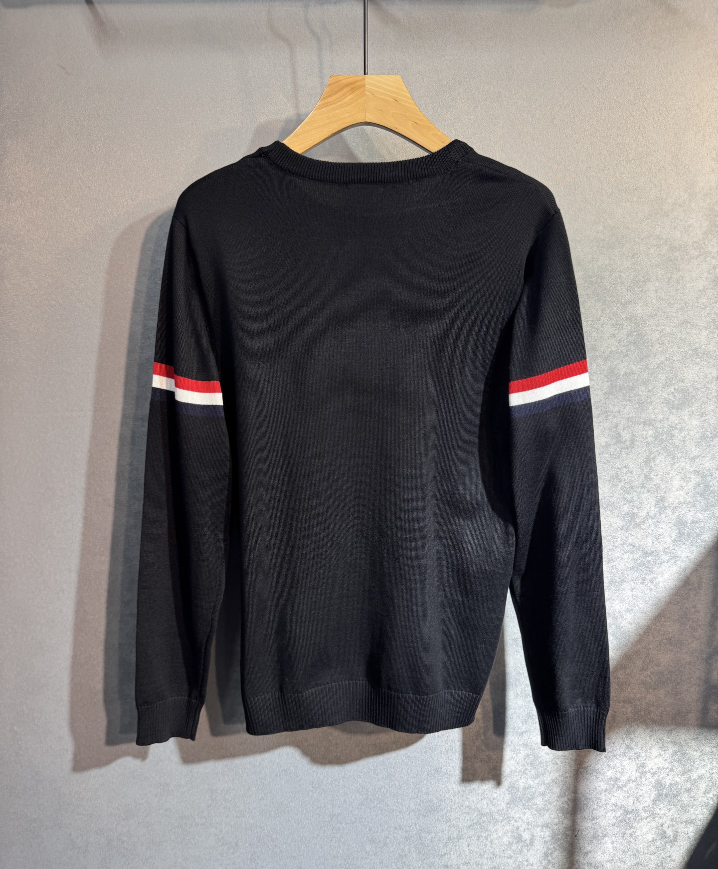 🔥MONCLER 蒙口 25年秋冬新款 经典男士针织毛衣 官网同步新款 采用棉质平纹针织面料精心制作，标