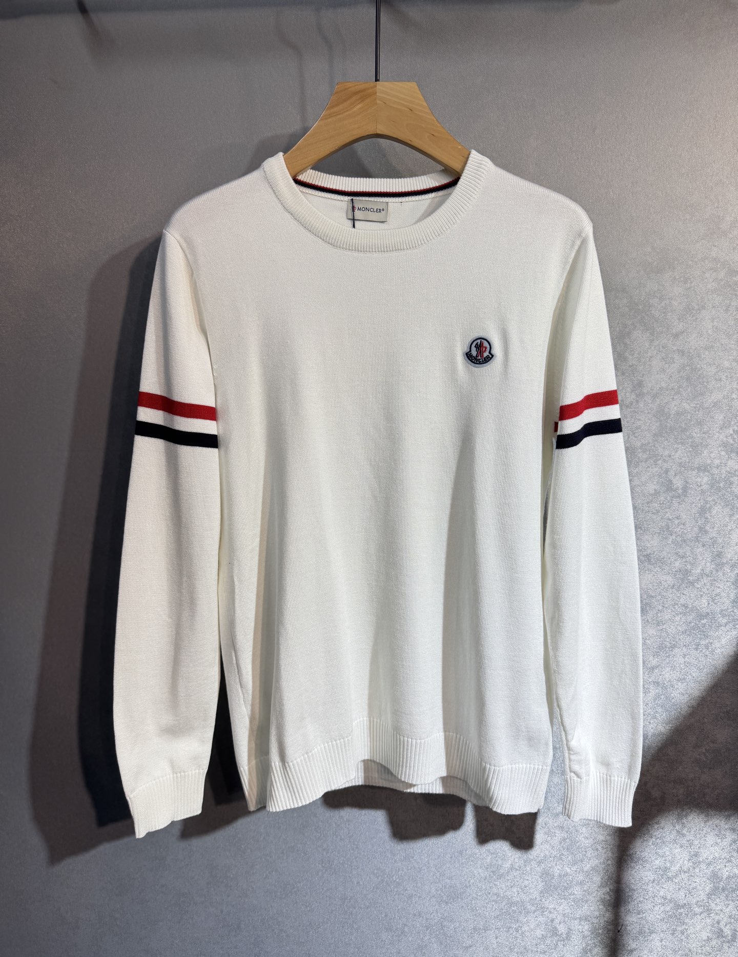 🔥MONCLER 蒙口 25年秋冬新款 经典男士针织毛衣 官网同步新款 采用棉质平纹针织面料精心制作，标