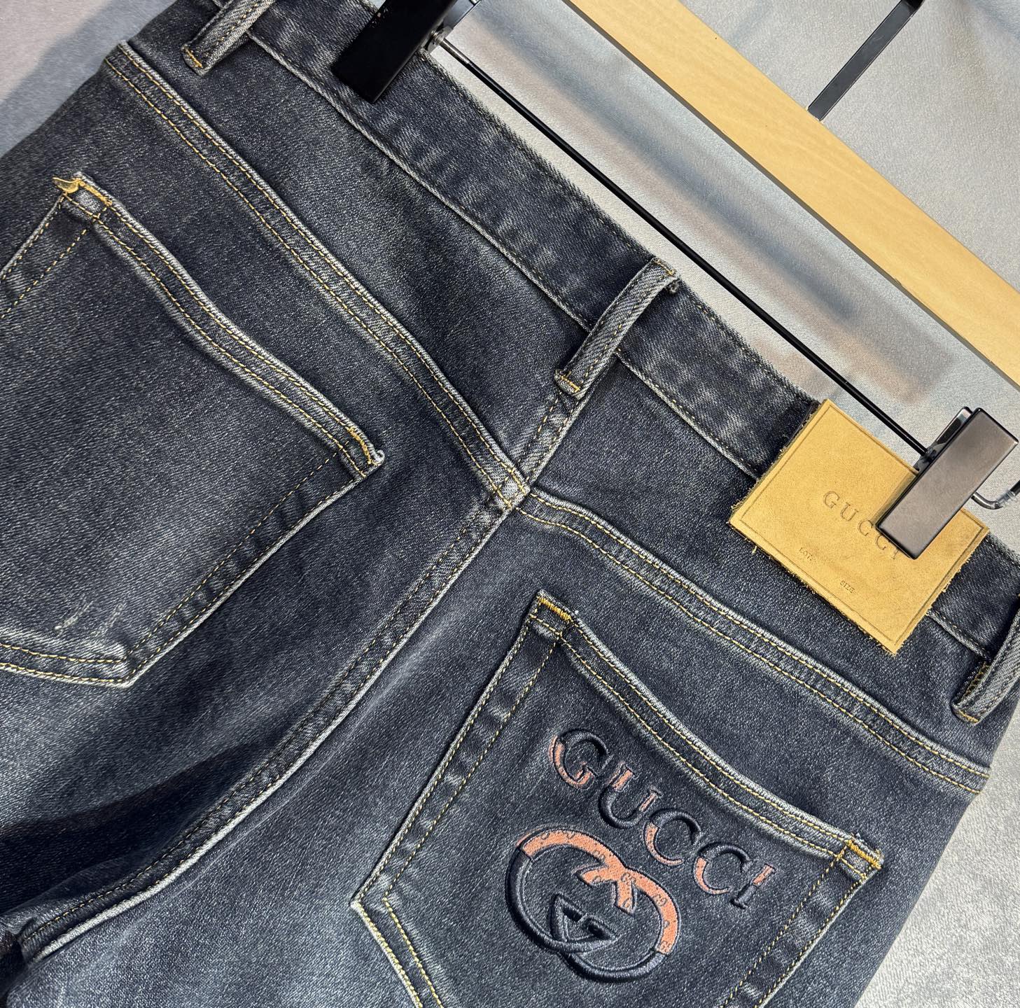 🔥GUCCI 古奇 秋冬新款牛仔裤🔥专柜热销款 品味与价值共享 身穿着非常舒适 低调不失奢华 穿出去非常