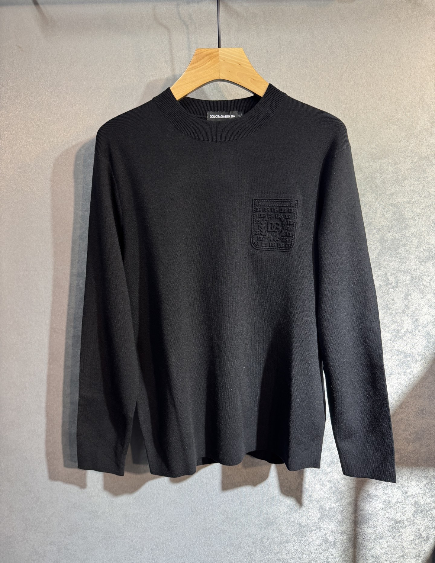 🔥D&G 杜嘉班纳 2025秋冬新款毛衣秋冬 高品质意大利进口面料，高密度针织，时尚百搭毛衣，帅气十足。