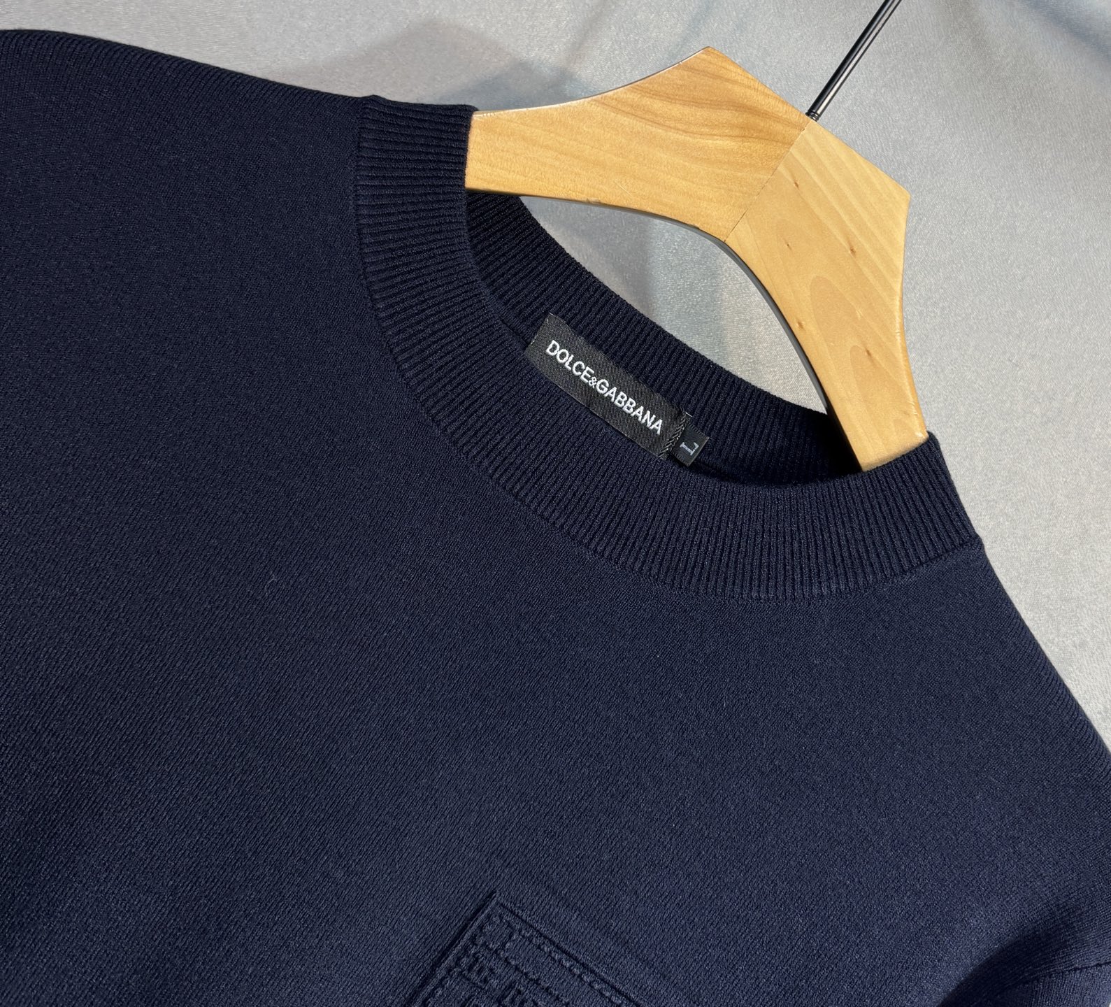 🔥D&G 杜嘉班纳 2025秋冬新款毛衣秋冬 高品质意大利进口面料，高密度针织，时尚百搭毛衣，帅气十足。