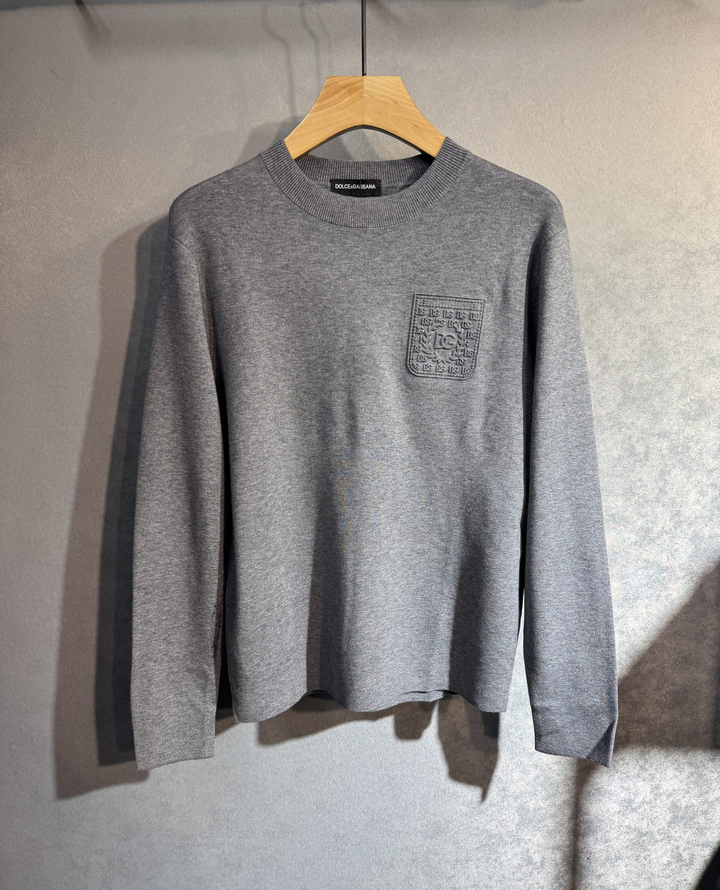 🔥D&G 杜嘉班纳 2025秋冬新款毛衣秋冬 高品质意大利进口面料，高密度针织，时尚百搭毛衣，帅气十足。