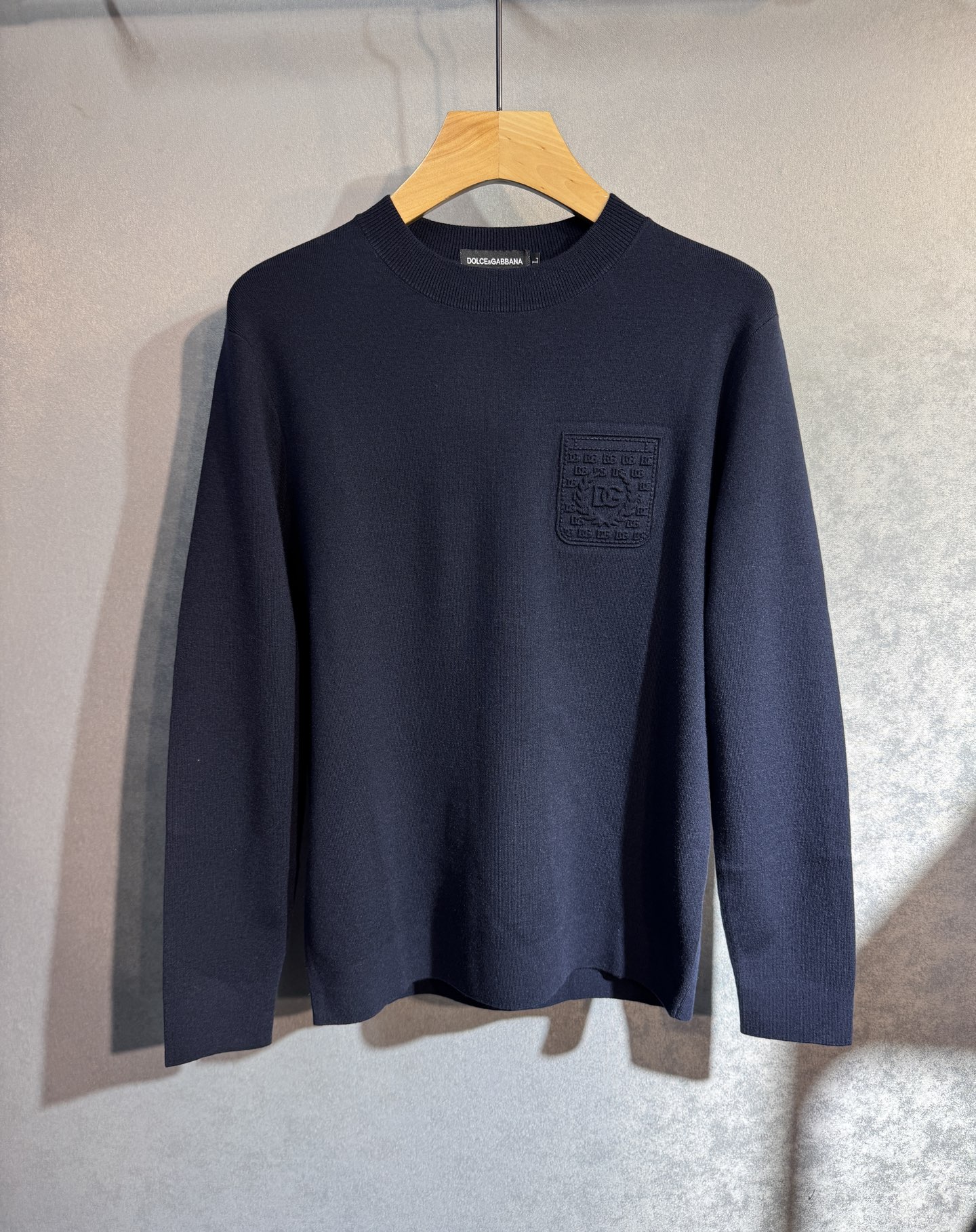 🔥D&G 杜嘉班纳 2025秋冬新款毛衣秋冬 高品质意大利进口面料，高密度针织，时尚百搭毛衣，帅气十足。