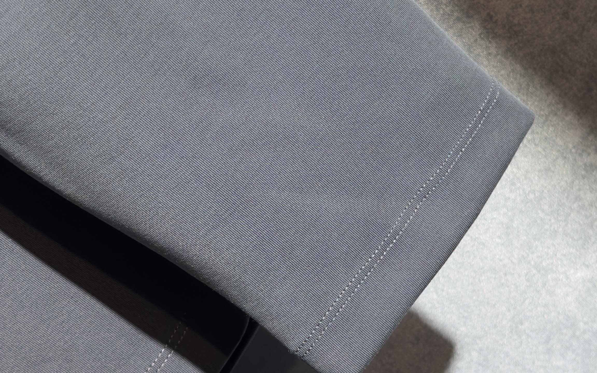 🔥HERMES 爱马仕 2025秋冬新品长袖，帅气时尚，胸前精致刺绣字母图案logo，简约百搭款。面料棉