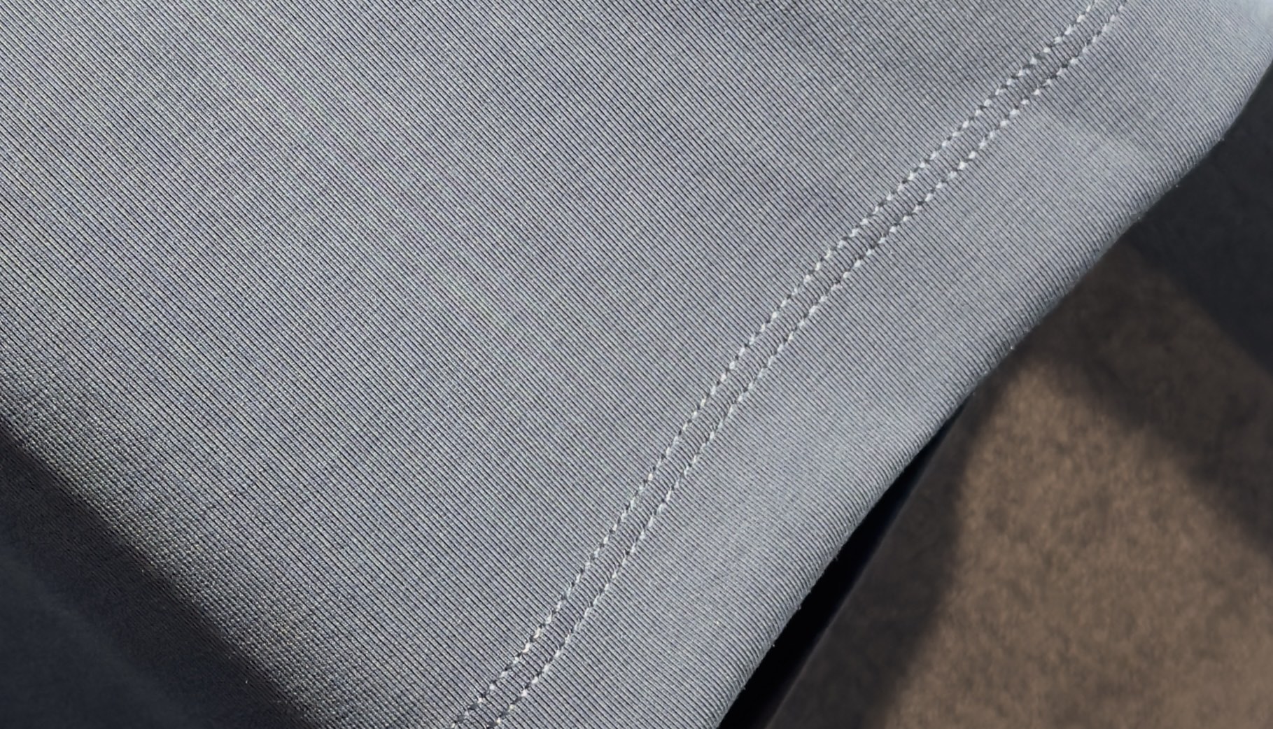 🔥HERMES 爱马仕 2025秋冬新品长袖，帅气时尚，胸前精致刺绣字母图案logo，简约百搭款。面料棉