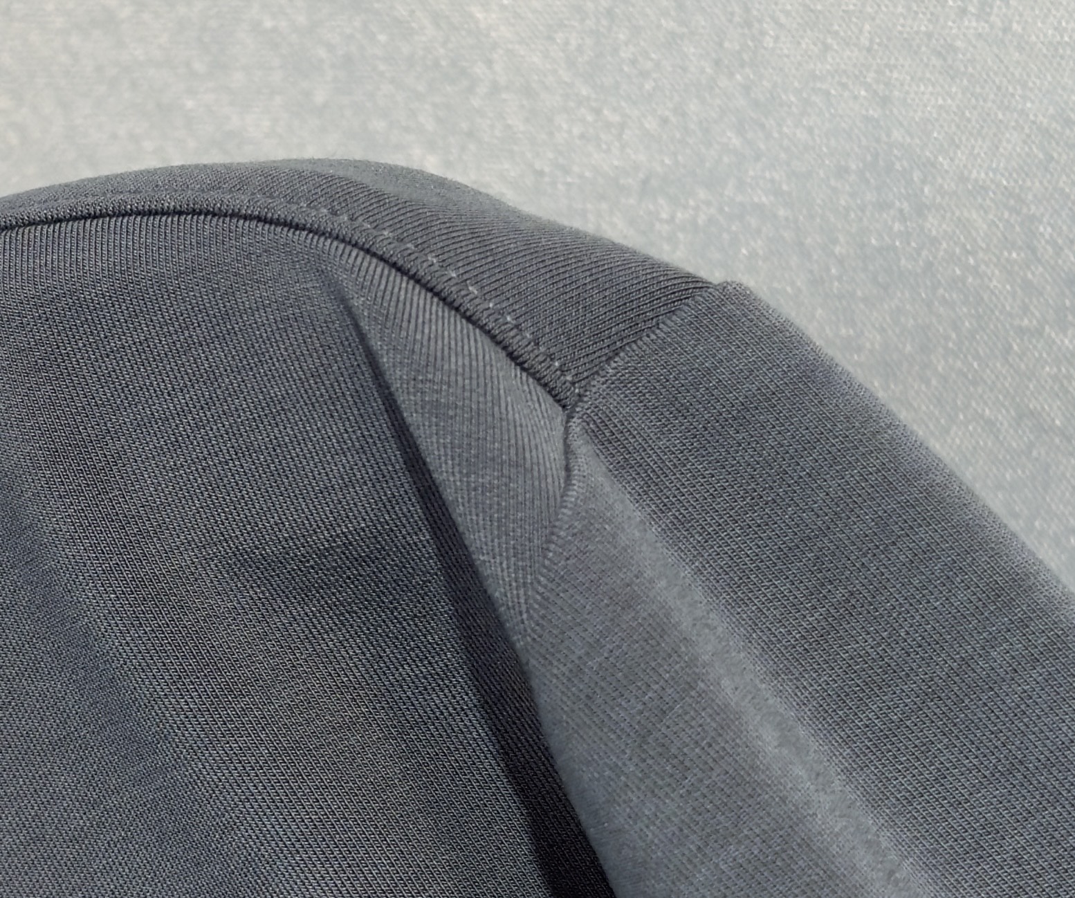 🔥HERMES 爱马仕 2025秋冬新品长袖，帅气时尚，胸前精致刺绣字母图案logo，简约百搭款。面料棉