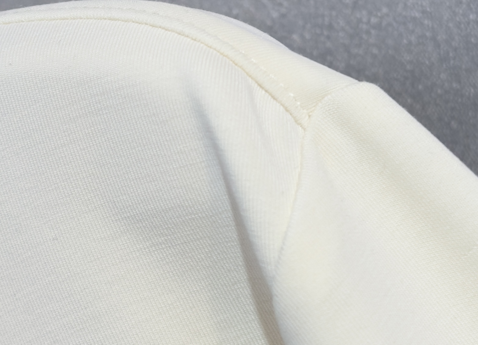 🔥HERMES 爱马仕 2025秋冬新品长袖，帅气时尚，胸前精致刺绣字母图案logo，简约百搭款。面料棉