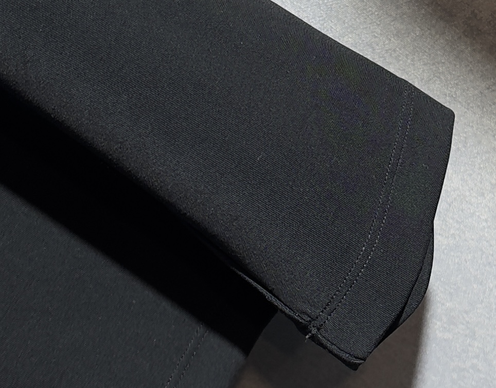 🔥HERMES 爱马仕 2025秋冬新品长袖，帅气时尚，胸前精致刺绣字母图案logo，简约百搭款。面料棉